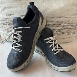 Ecco Men's Golf Performance Sneaker shoes. Goretex surround. Size 9 43